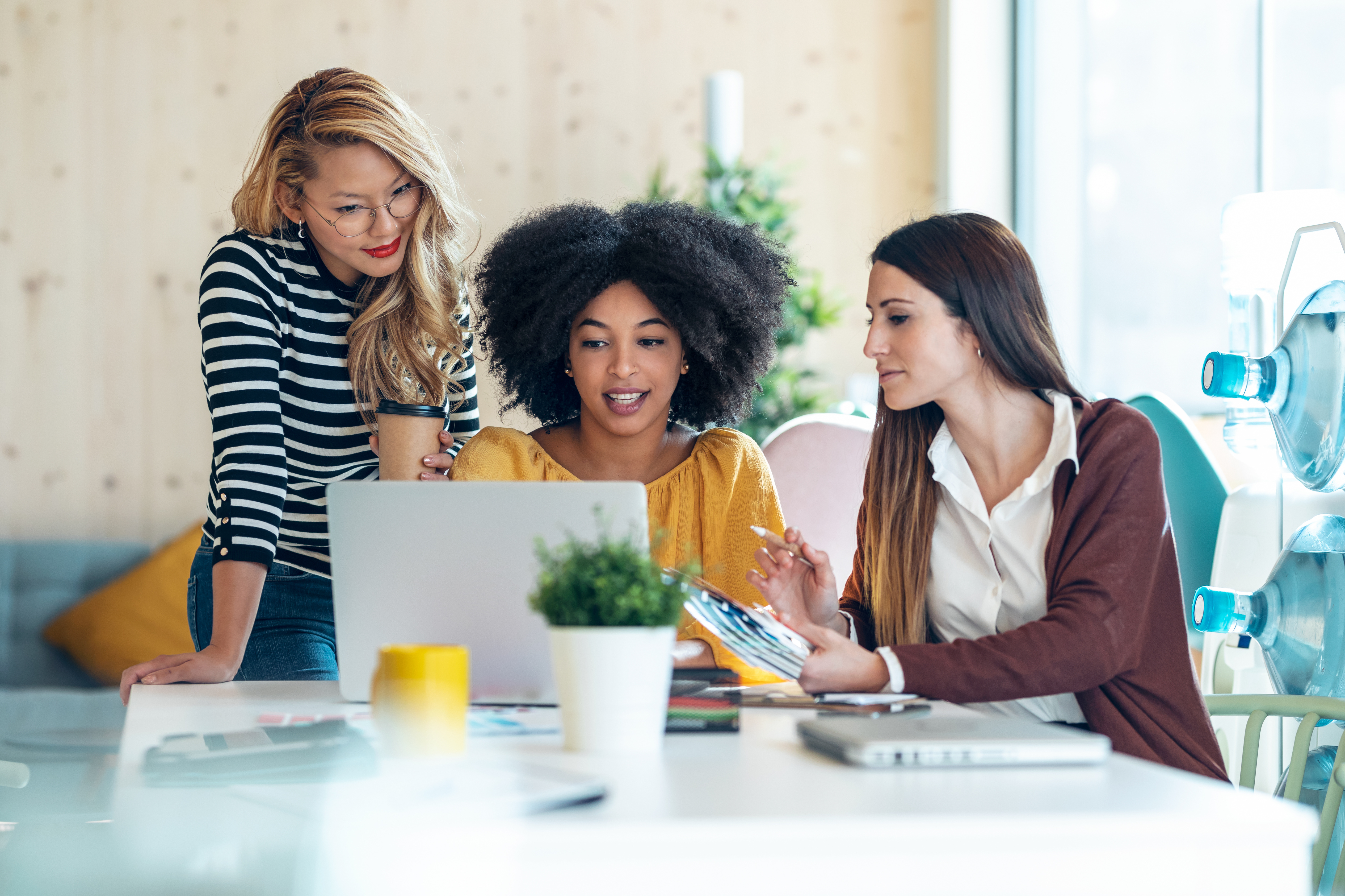Women entrepreneurs working together